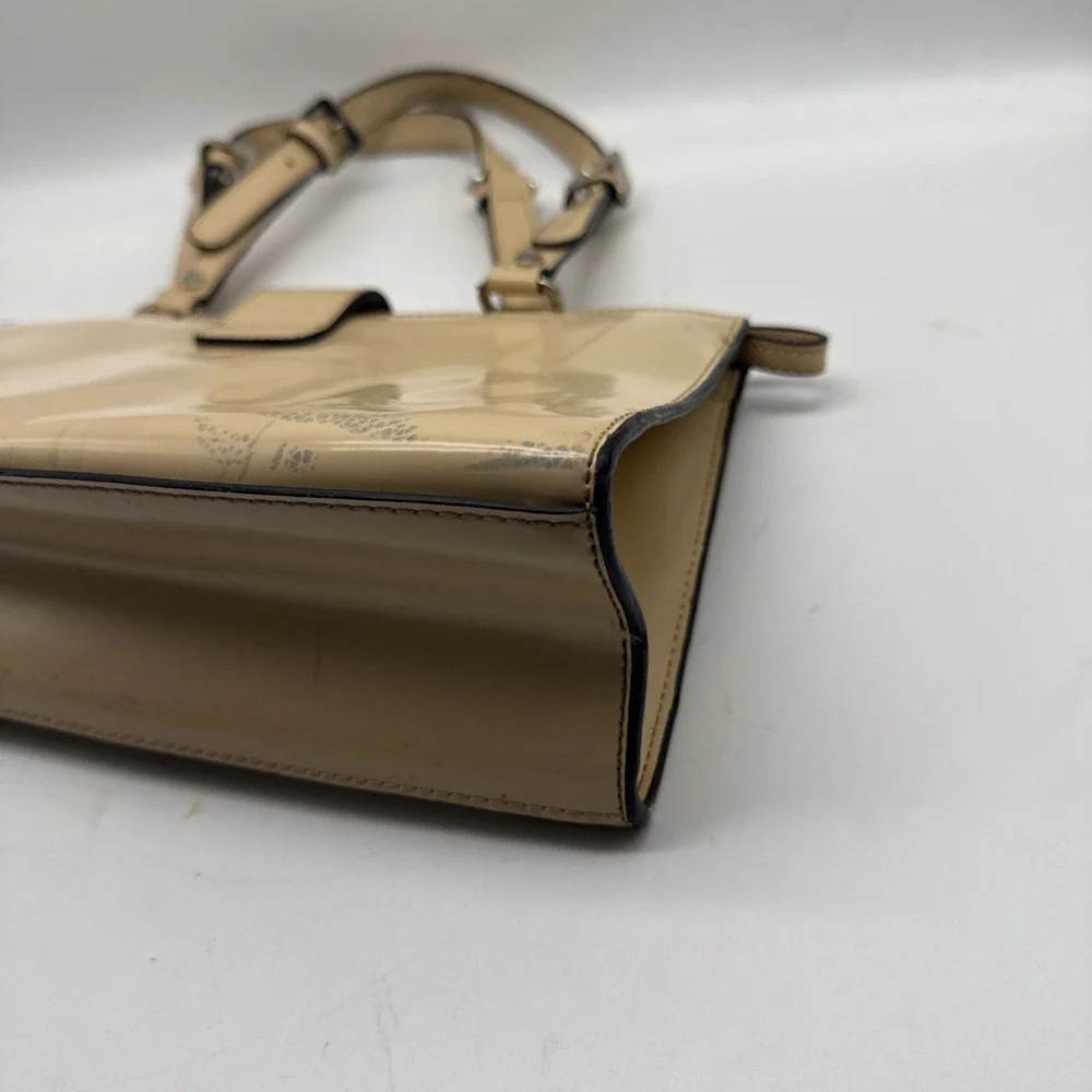 Vtg‎ Guess Purse Womens Handbag Tan Patent Leather Top Handle Buckle Y2K